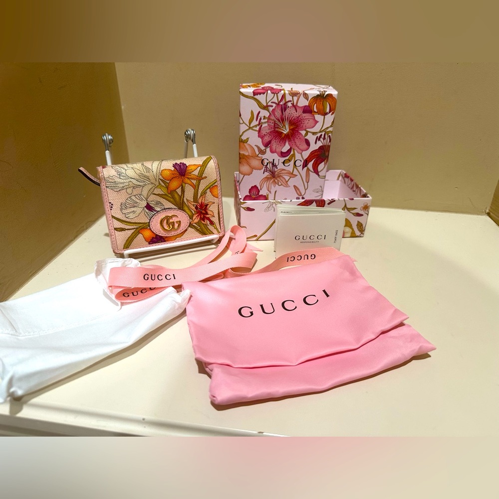 GUCCI Marmont Flora Edition Pink Bifold Wallet W/original box and cards